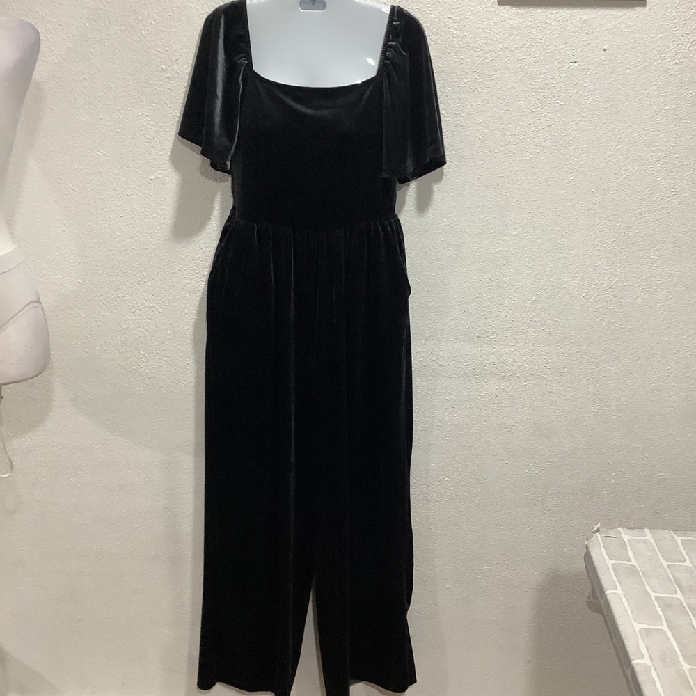 Old Navy Charcoal Gray Velvet Short Sleeve Jumpsuit Sz Medium Pockets Witchy